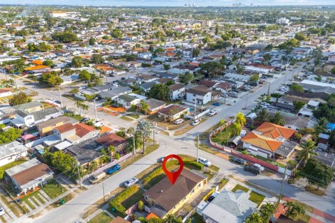 Casa en alquiler en Miami, Florida, 3 dormitorios, 161.46 m2 № 1972076 - foto 29