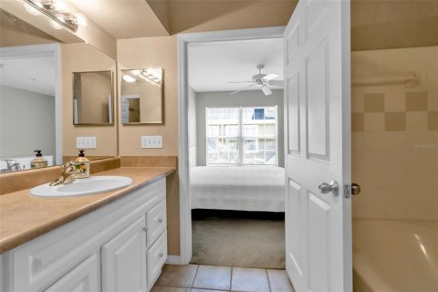 Condo in Sarasota, Florida, 3 bedrooms  № 2230932 - photo 30