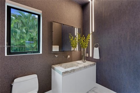 House in Pinecrest, Florida 5 bedrooms, 945.56 sq.m. № 1766672 - photo 25
