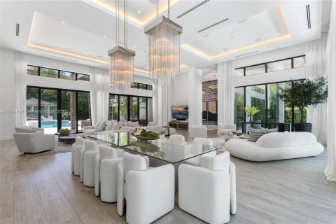 House in Pinecrest, Florida 5 bedrooms, 945.56 sq.m. № 1766672 - photo 14
