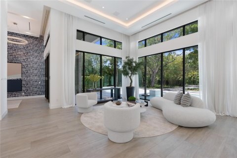 House in Pinecrest, Florida 5 bedrooms, 945.56 sq.m. № 1766672 - photo 10