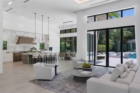 House in Pinecrest, Florida 5 bedrooms, 945.56 sq.m. № 1766672 - photo 13