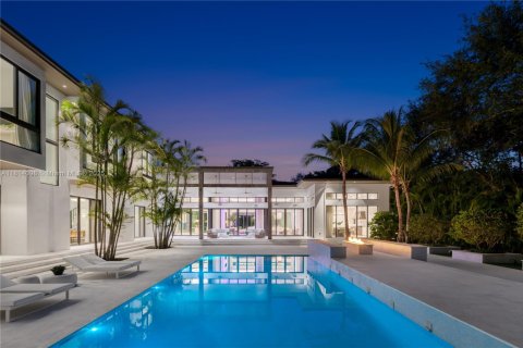 House in Pinecrest, Florida 5 bedrooms, 945.56 sq.m. № 1766672 - photo 2