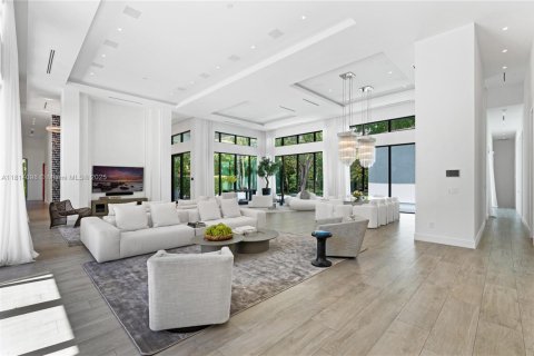 House in Pinecrest, Florida 5 bedrooms, 945.56 sq.m. № 1766672 - photo 12