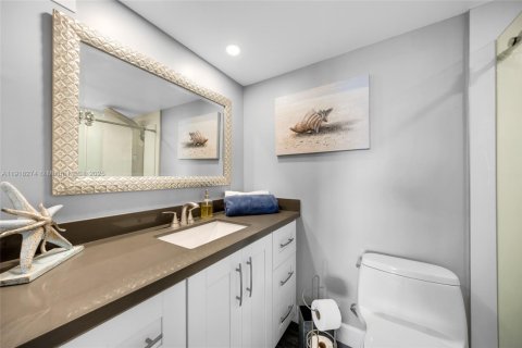 Condo in Hallandale Beach, Florida, 2 bedrooms № 1974105 - photo 19