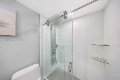 Condo in Hallandale Beach, Florida, 2 bedrooms № 1974105 - photo 20