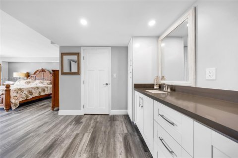 Condo in Hallandale Beach, Florida, 2 bedrooms № 1974105 - photo 28