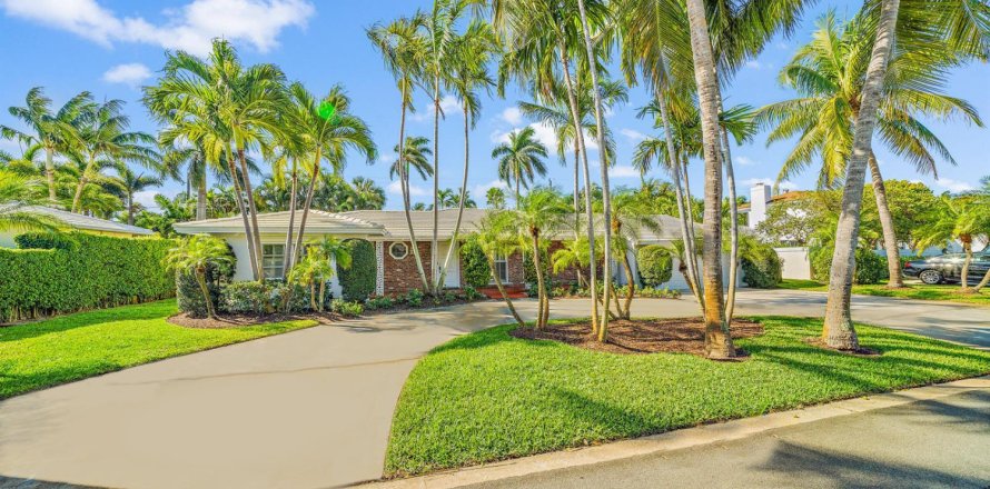 House in West Palm Beach, Florida 3 bedrooms, 246.47 sq.m. № 2246693