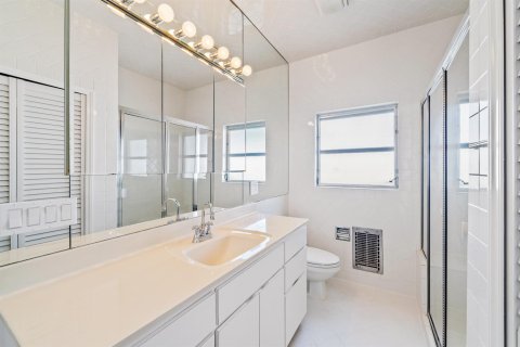 House in West Palm Beach, Florida 3 bedrooms, 246.47 sq.m. № 2246693 - photo 16