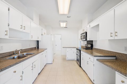 House in West Palm Beach, Florida 3 bedrooms, 246.47 sq.m. № 2246693 - photo 7