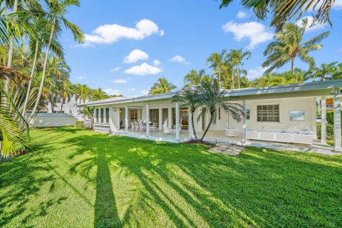 House in West Palm Beach, Florida 3 bedrooms, 246.47 sq.m. № 2246693 - photo 13