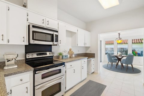 House in West Palm Beach, Florida 3 bedrooms, 246.47 sq.m. № 2246693 - photo 6