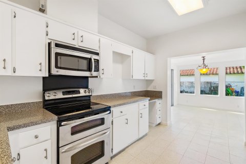 House in West Palm Beach, Florida 3 bedrooms, 246.47 sq.m. № 2246693 - photo 19