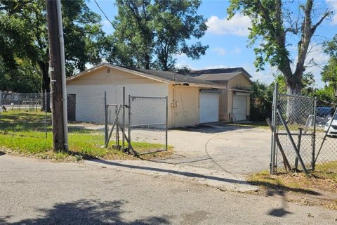 Commercial property in Tampa, Florida 133.78 sq.m. № 2202543 - photo 2