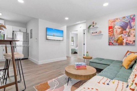 Купить коммерческую недвижимость в Майами, Флорида 261.61м2, № 2046481 - фото 7