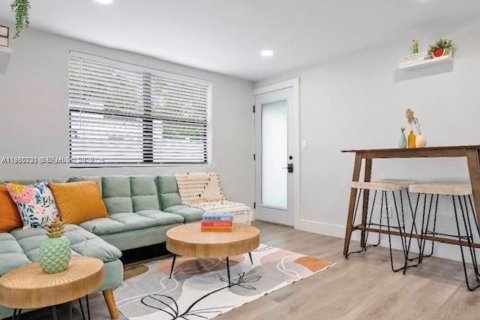 Купить коммерческую недвижимость в Майами, Флорида 261.61м2, № 2046481 - фото 4