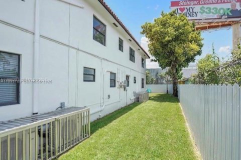 Купить коммерческую недвижимость в Майами, Флорида 261.61м2, № 2046481 - фото 3