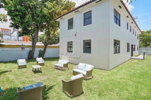 Купить коммерческую недвижимость в Майами, Флорида 261.61м2, № 2046481 - фото 2