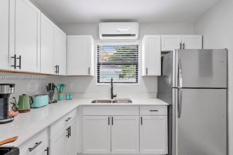 Купить коммерческую недвижимость в Майами, Флорида 261.61м2, № 2046481 - фото 11