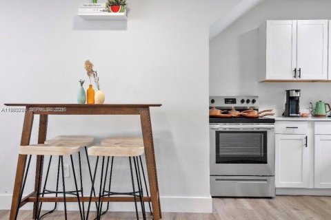 Купить коммерческую недвижимость в Майами, Флорида 261.61м2, № 2046481 - фото 9