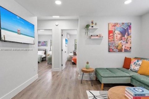 Купить коммерческую недвижимость в Майами, Флорида 261.61м2, № 2046481 - фото 12