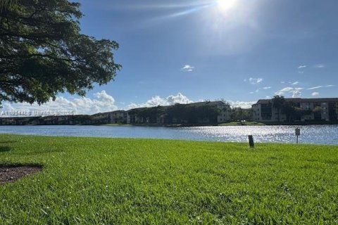 Condominio en venta en Pembroke Pines, Florida, 2 dormitorios, 100.52 m2 № 1983468 - foto 12