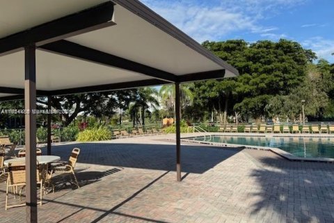 Condominio en venta en Pembroke Pines, Florida, 2 dormitorios, 100.52 m2 № 1983468 - foto 10