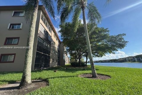 Condominio en venta en Pembroke Pines, Florida, 2 dormitorios, 100.52 m2 № 1983468 - foto 9