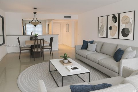 Condominio en venta en Pembroke Pines, Florida, 2 dormitorios, 100.52 m2 № 1983468 - foto 2