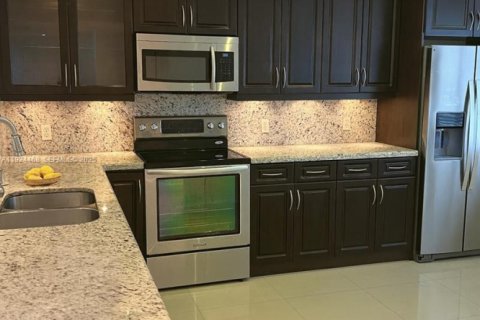 Condominio en venta en Pembroke Pines, Florida, 2 dormitorios, 100.52 m2 № 1983468 - foto 1