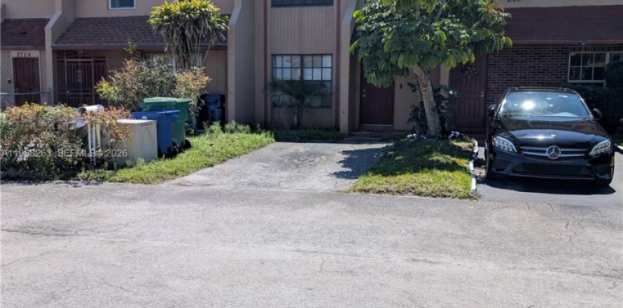 Touwnhouse à Miami Gardens, Floride 3 chambres, 109.44 m2 № 2051347