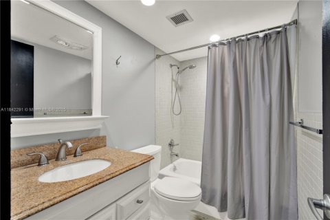 Condominio en venta en Hollywood, Florida, 2 dormitorios, 92.16 m2 № 1836690 - foto 23