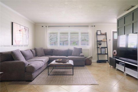 House in Pembroke Pines, Florida 2 bedrooms, 97.27 sq.m. № 1892970 - photo 6