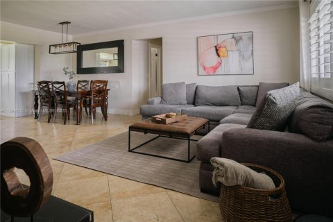 House in Pembroke Pines, Florida 2 bedrooms, 97.27 sq.m. № 1892970 - photo 3