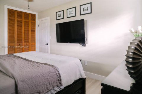House in Pembroke Pines, Florida 2 bedrooms, 97.27 sq.m. № 1892970 - photo 17