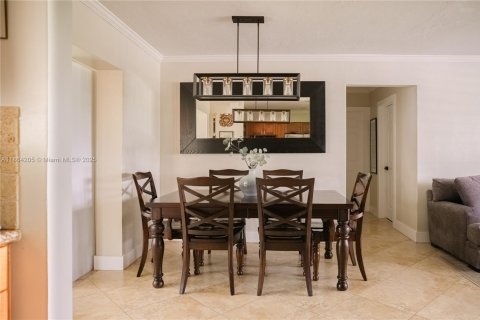 House in Pembroke Pines, Florida 2 bedrooms, 97.27 sq.m. № 1892970 - photo 12