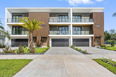 Townhouse in Tampa, Florida 3 bedrooms, 247.77 sq.m. № 1549001 - photo 2