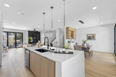Townhouse in Tampa, Florida 3 bedrooms, 247.77 sq.m. № 1549001 - photo 26