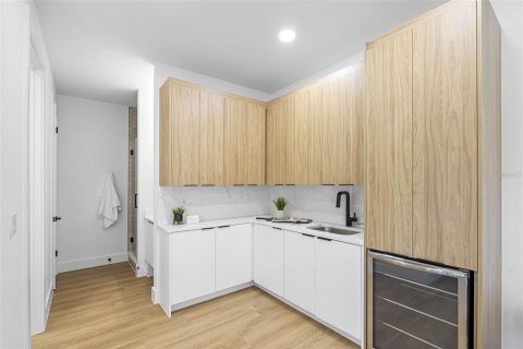 Townhouse in Tampa, Florida 3 bedrooms, 247.77 sq.m. № 1549001 - photo 11