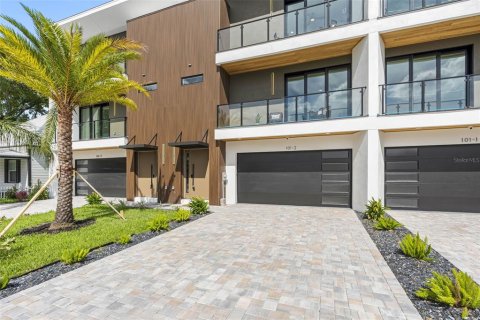 Townhouse in Tampa, Florida 3 bedrooms, 247.77 sq.m. № 1549001 - photo 3