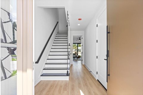 Townhouse in Tampa, Florida 3 bedrooms, 247.77 sq.m. № 1549001 - photo 6