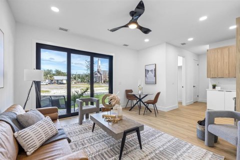 Townhouse in Tampa, Florida 3 bedrooms, 247.77 sq.m. № 1549001 - photo 13