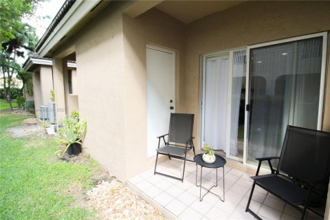 Townhouse in Doral, Florida 3 bedrooms, 131.92 sq.m. № 1963682 - photo 6