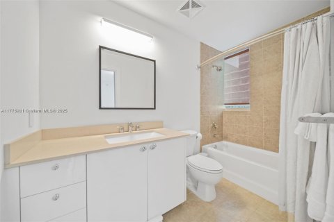 Copropriété à vendre à Miami, Floride: 3 chambres, 224.36 m2 № 1704493 - photo 16