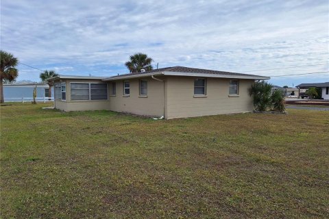House in Englewood, Florida 3 bedrooms, 115.57 sq.m. № 1530526 - photo 19