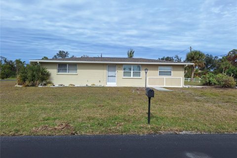 House in Englewood, Florida 3 bedrooms, 115.57 sq.m. № 1530526 - photo 1