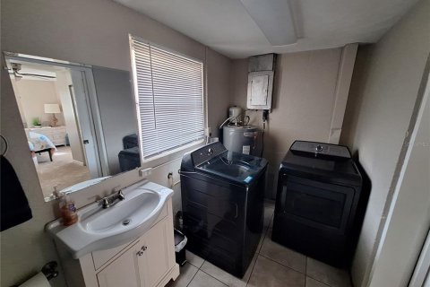 House in Englewood, Florida 3 bedrooms, 115.57 sq.m. № 1530526 - photo 11