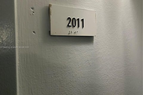 Condominio en alquiler en Miami, Florida, 1 dormitorio, 55.74 m2 № 1865396 - foto 5