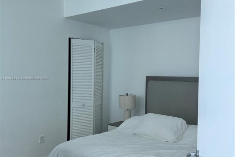 Condominio en alquiler en Miami, Florida, 1 dormitorio, 55.74 m2 № 1865396 - foto 1