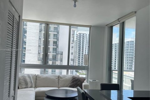 Condominio en alquiler en Miami, Florida, 1 dormitorio, 55.74 m2 № 1865396 - foto 2